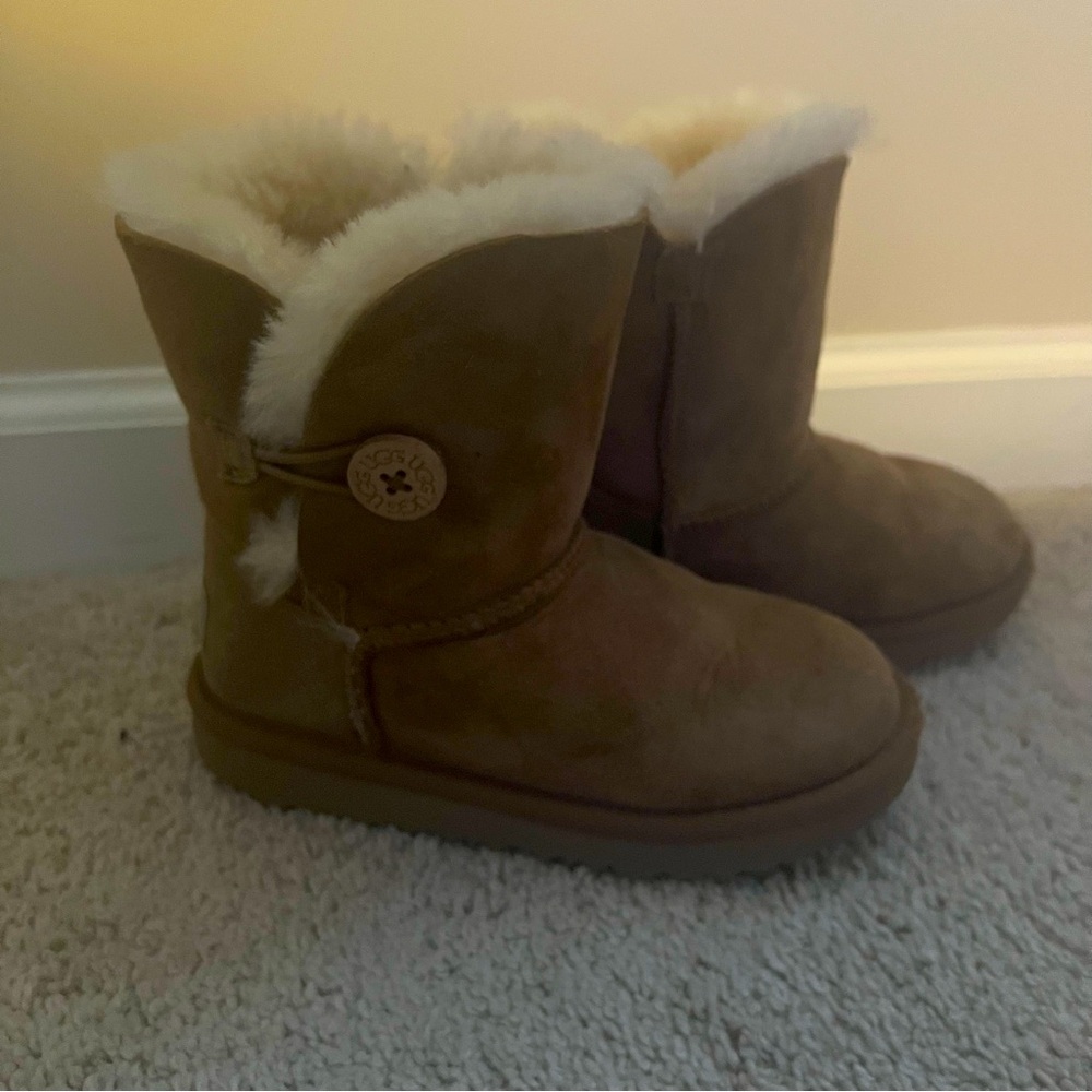 Toddler girls UGG boots in chestnut sz 12.
